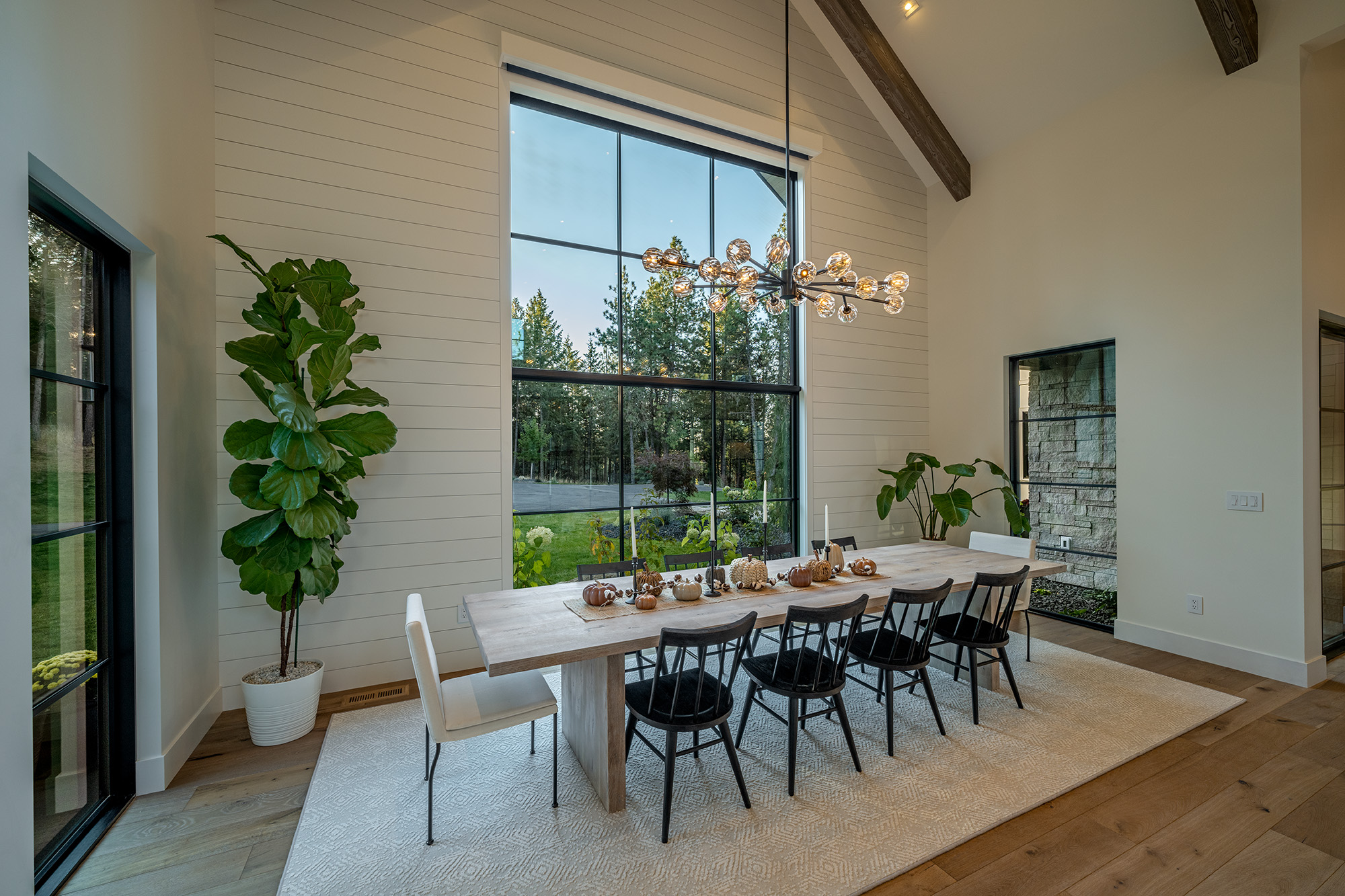 Uptic Studios Sagewood Home LR-5779