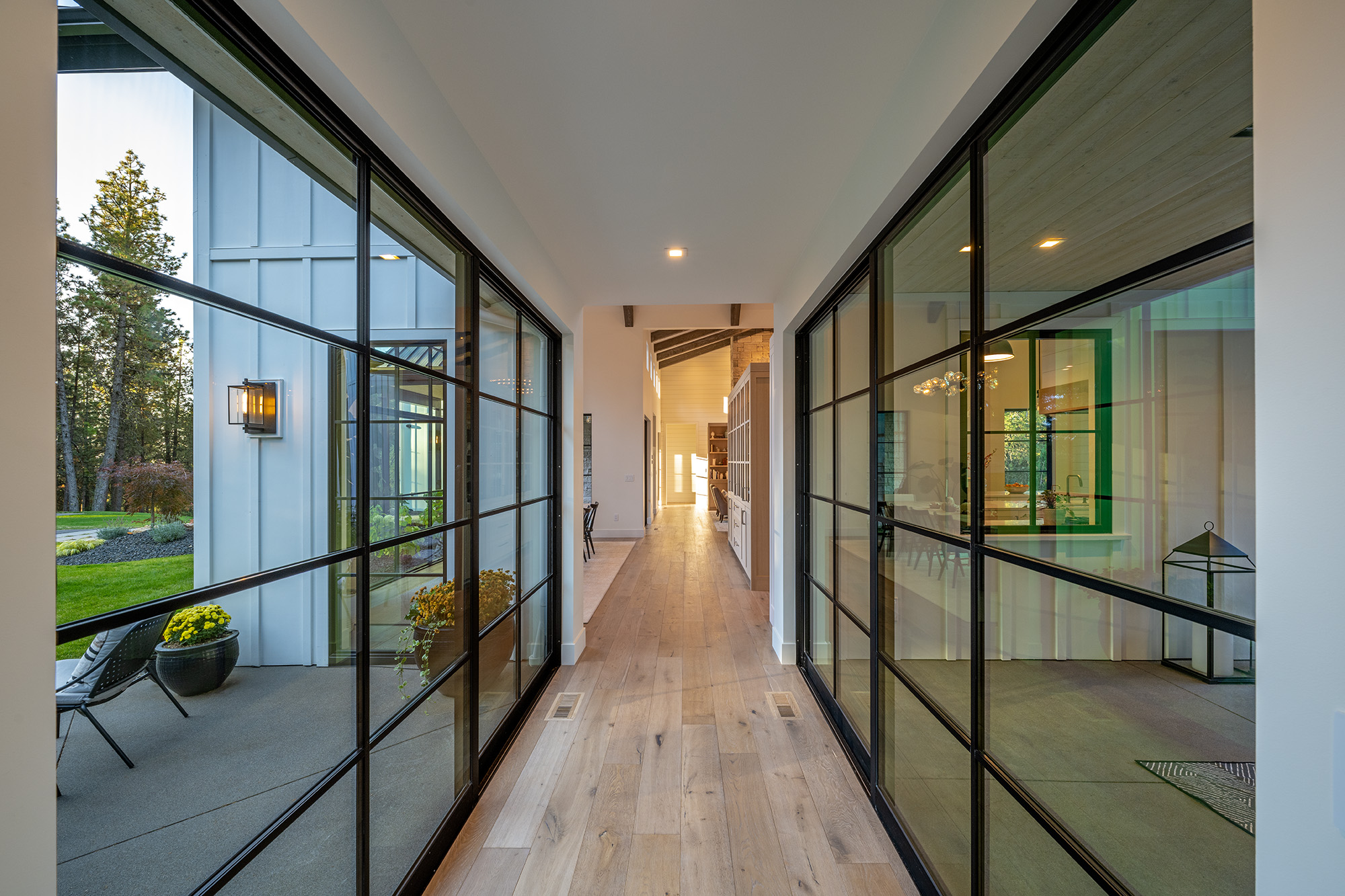 Uptic Studios Sagewood Home LR-5793