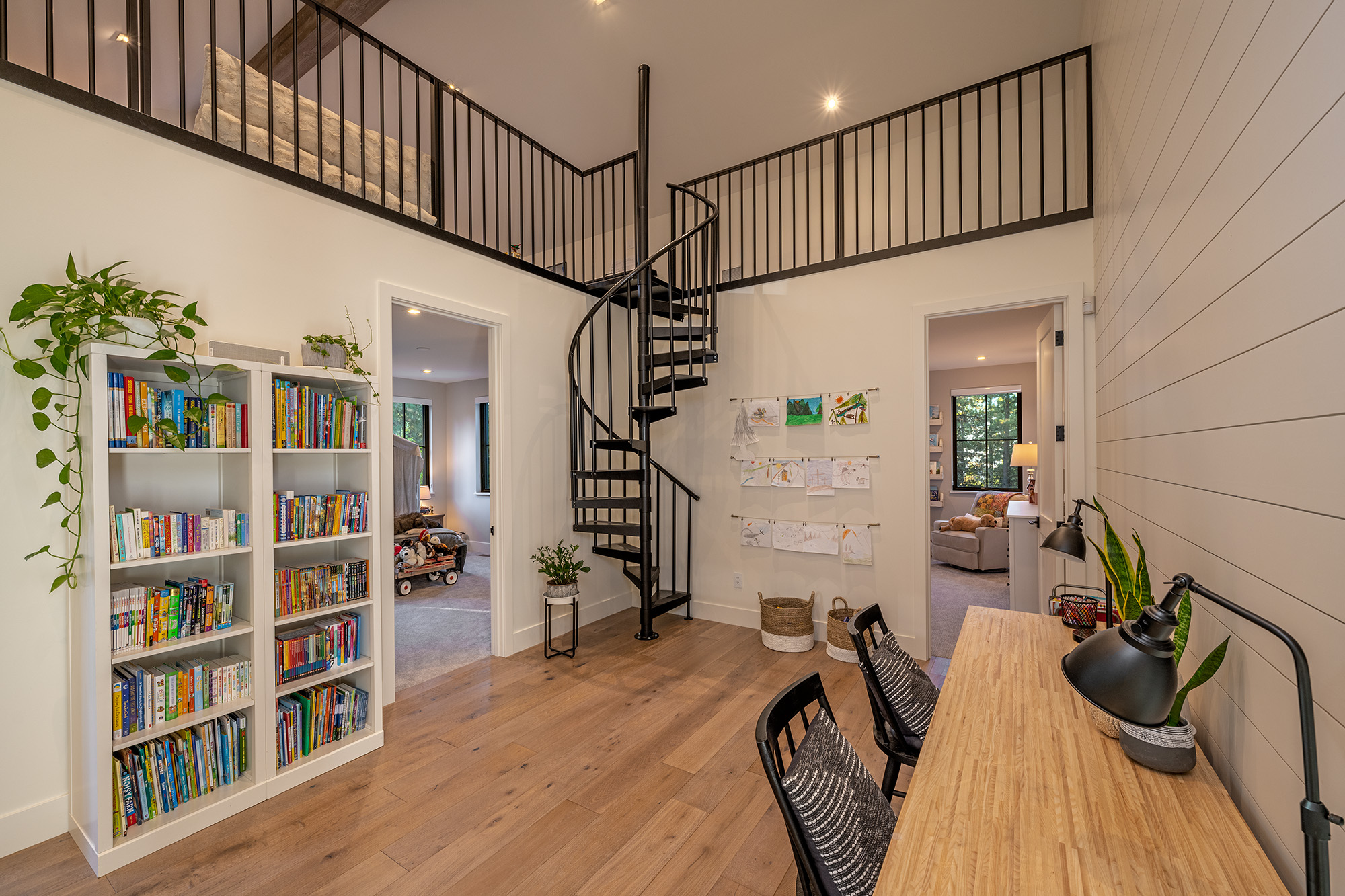 Uptic Studios Sagewood Home LR-5809