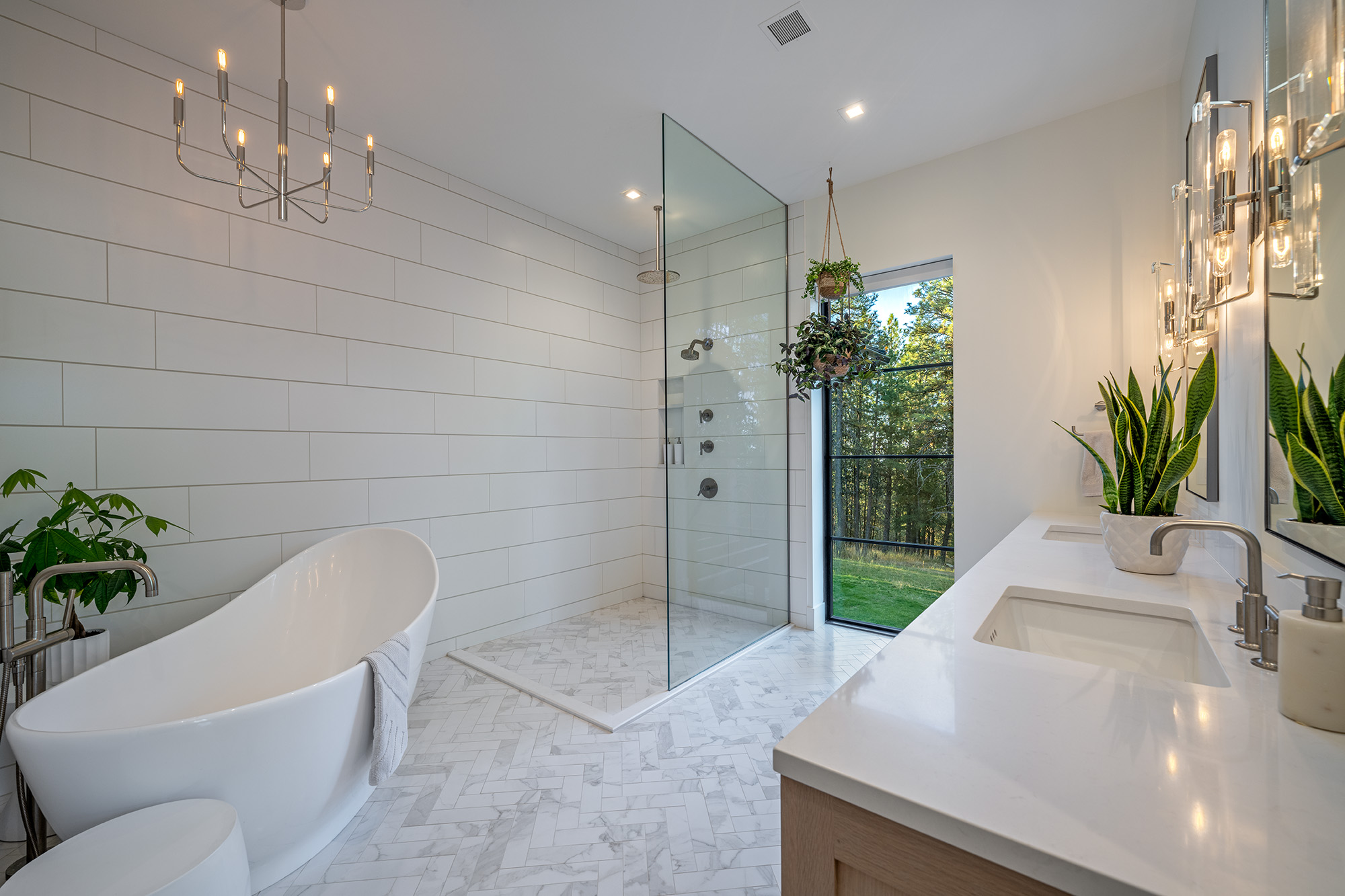 Uptic Studios Sagewood Home LR-5833