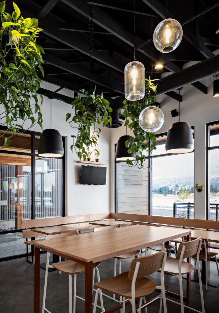 12.1.2022-Uptic-Studios-Versalia-Dining-Vignette-Cropped-Large